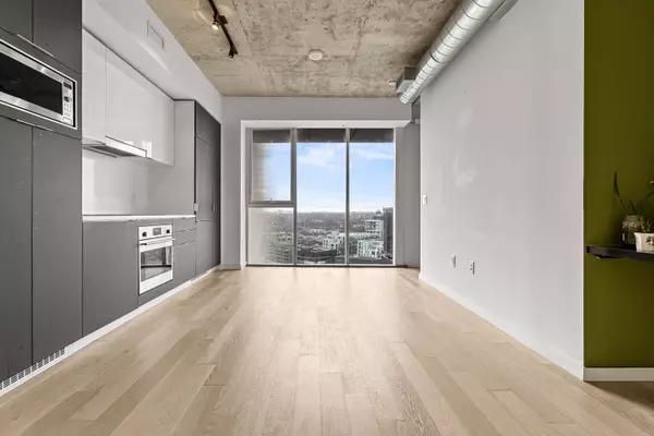 170 Bayview AVE #1805, Toronto C08, ON M5A 0M4