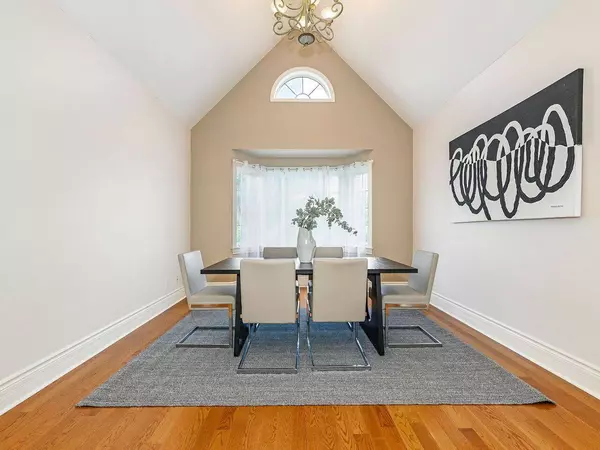 37 Maydolph RD, Toronto W08, ON M9B 1V9