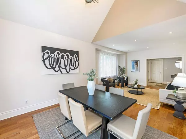 37 Maydolph RD, Toronto W08, ON M9B 1V9