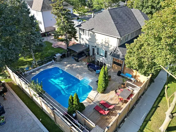 37 Maydolph RD, Toronto W08, ON M9B 1V9