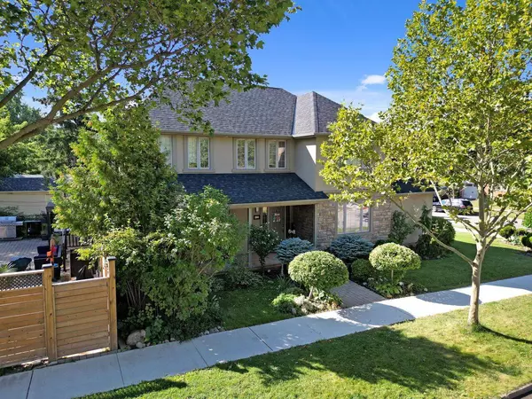 37 Maydolph RD, Toronto W08, ON M9B 1V9