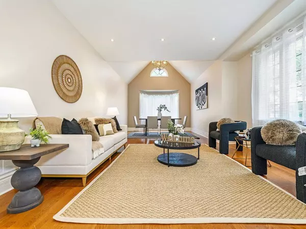 37 Maydolph RD, Toronto W08, ON M9B 1V9