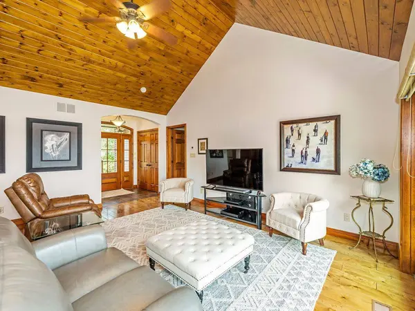 114 Islandview LN, Chisholm, ON P0H 1Z0