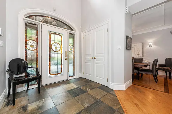 52 Herne HL, Toronto W08, ON M9A 2X1