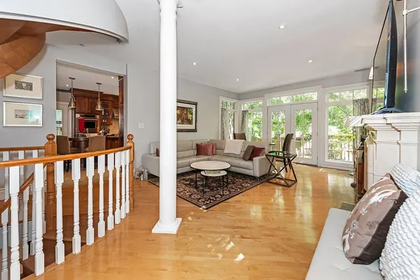 52 Herne HL, Toronto W08, ON M9A 2X1