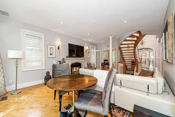 52 Herne HL, Toronto W08, ON M9A 2X1