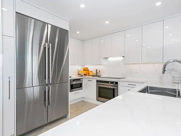 88 Palace Pier CT #PH201, Toronto W06, ON M8V 4C2
