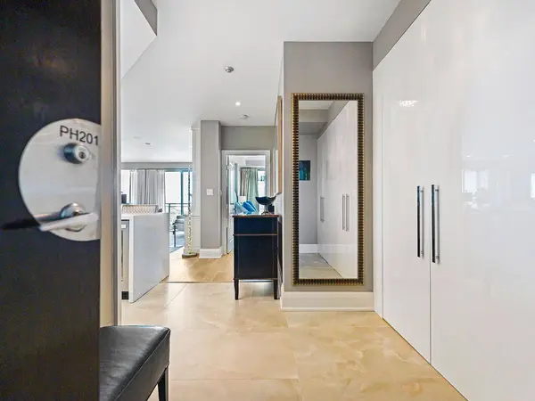 88 Palace Pier CT #PH201, Toronto W06, ON M8V 4C2