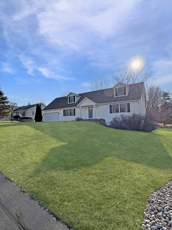 9191 Walnut Grove Drive, Rockford, MI 49341