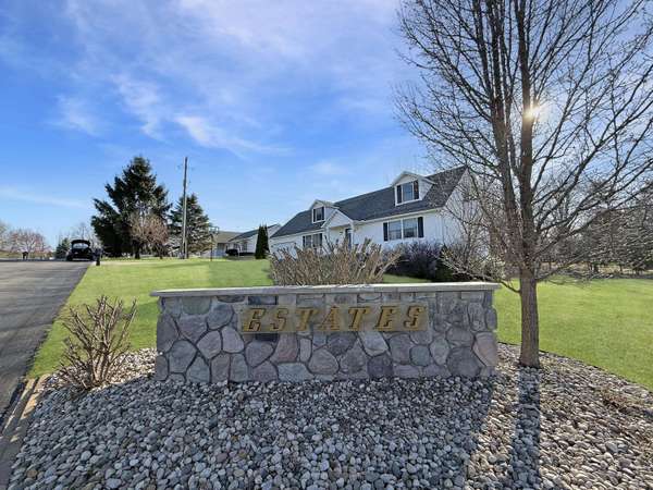 9191 Walnut Grove Drive, Rockford, MI 49341