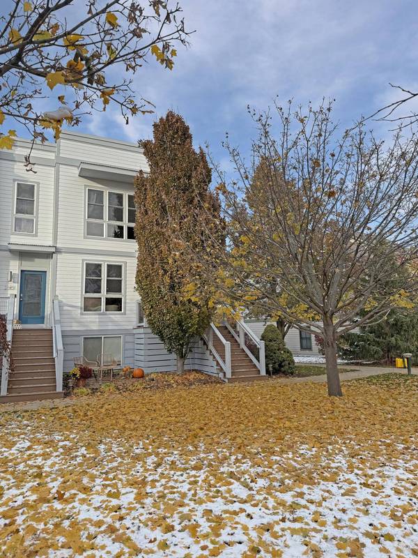 2157 New Town NE Drive, Grand Rapids, MI 49525