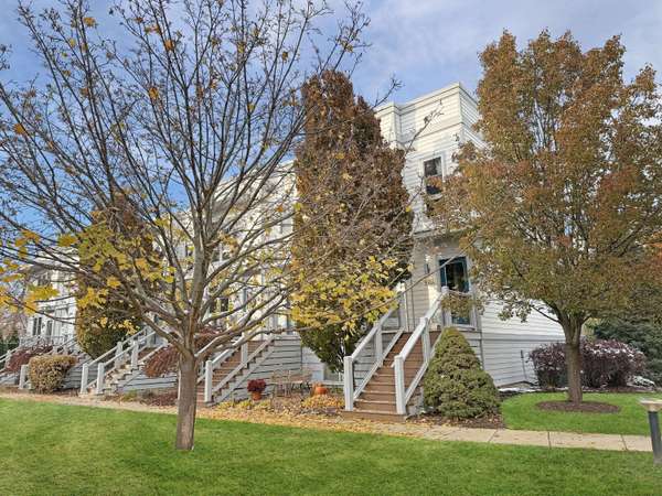 2157 New Town NE Drive, Grand Rapids, MI 49525