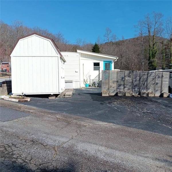 4 FLEETWOOD RD, Cleveland, GA 30528