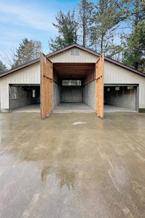 3230 Lakeview Drive, Allegan, MI 49010