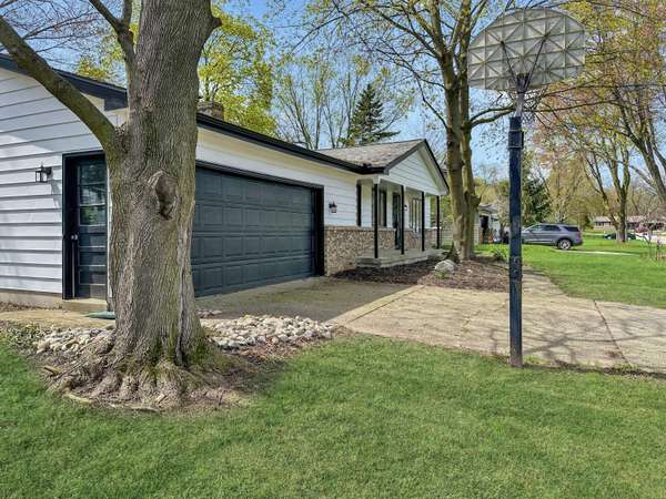 6160 Del Cano SE Drive, Grand Rapids, MI 49546