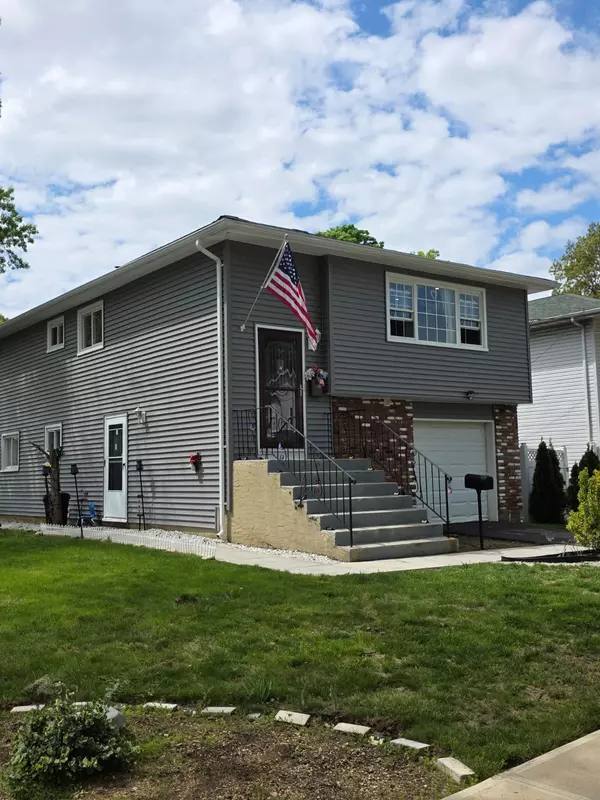 142 Gormley Ave, Roosevelt, NY 11575-2448