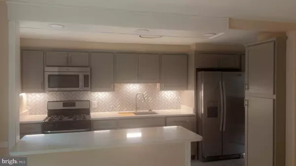 911 CIRCLE DR, Baltimore, MD 21227