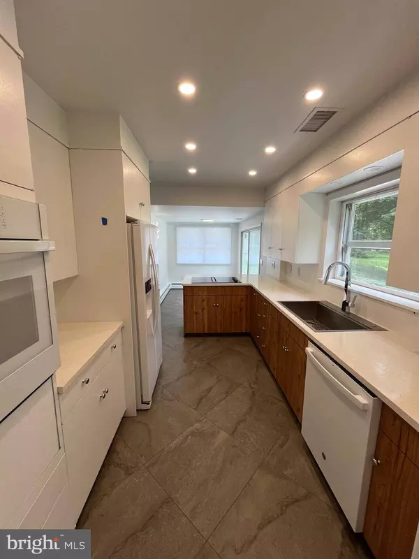 905 DUNELLEN DR, Towson, MD 21286