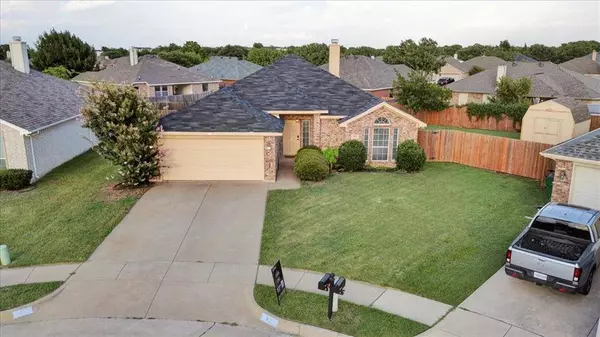 914 La Sierra Drive, Crowley, TX 76036