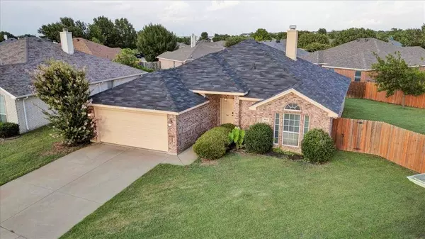914 La Sierra Drive, Crowley, TX 76036