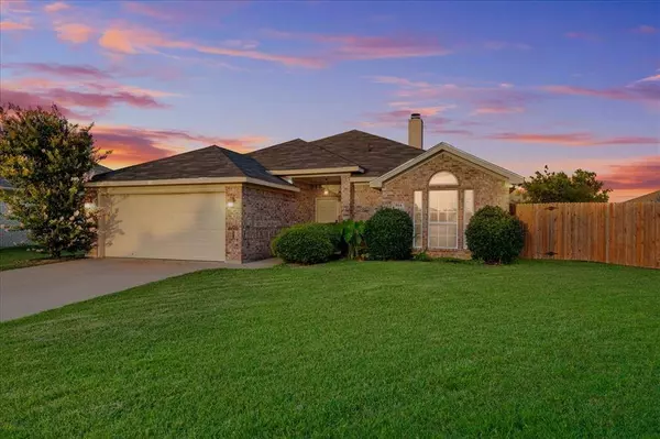 914 La Sierra Drive, Crowley, TX 76036