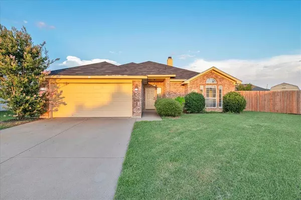 914 La Sierra Drive, Crowley, TX 76036