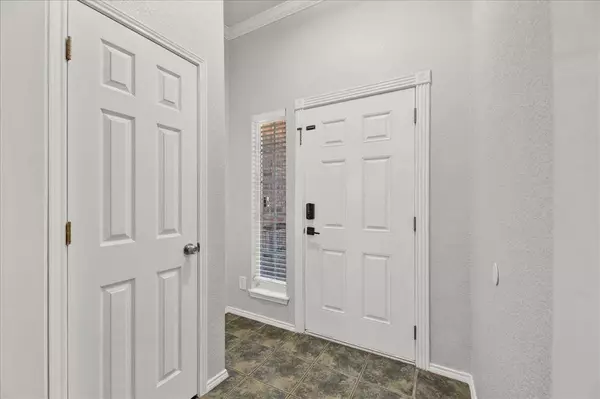 914 La Sierra Drive, Crowley, TX 76036