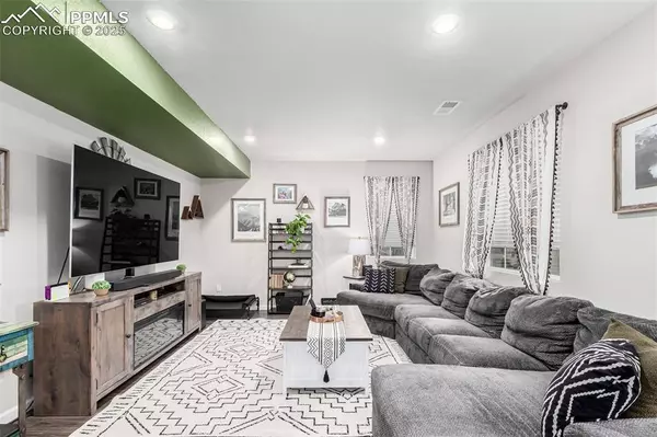 10 N Quantock ST, Aurora, CO 80018