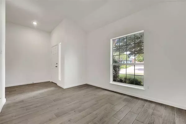 8109 Tierra Del Sol Road, Arlington, TX 76002