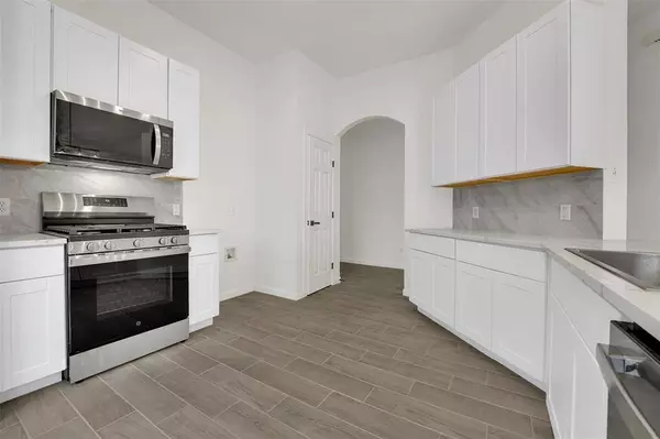 8109 Tierra Del Sol Road, Arlington, TX 76002