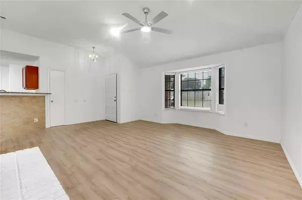 205 Valley Spring Drive, Arlington, TX 76018