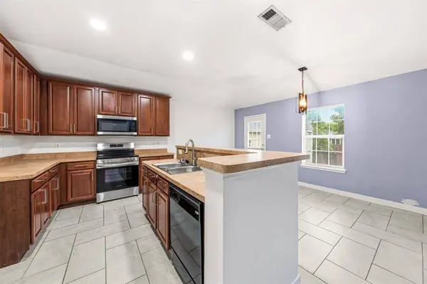 2008 Archer Drive, Grand Prairie, TX 75052