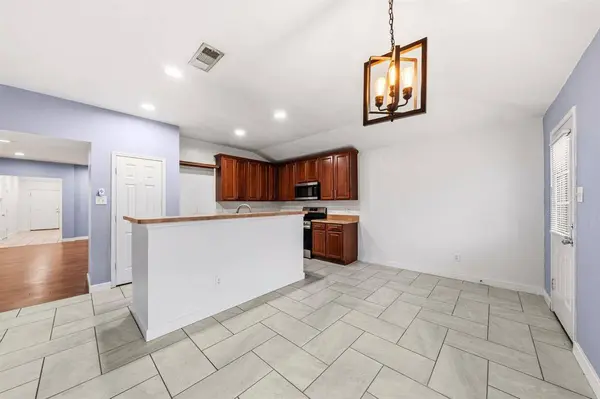 2008 Archer Drive, Grand Prairie, TX 75052