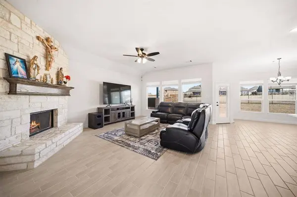 3841 Eagles Bluff Road, Midlothian, TX 76065