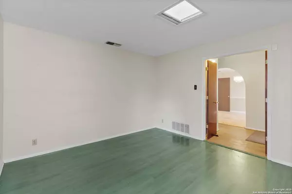 6910 Forest Way, San Antonio, TX 78240