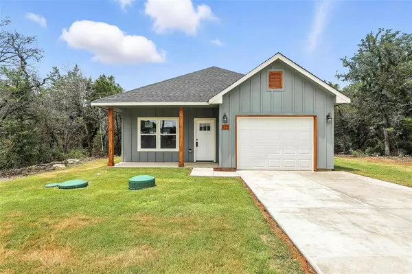 922 Scenic Drive, Granbury, TX 76048