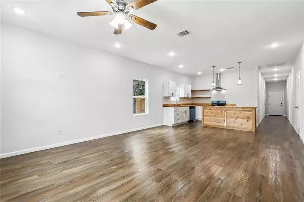 922 Scenic Drive, Granbury, TX 76048