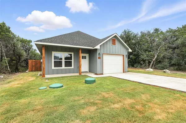 922 Scenic Drive, Granbury, TX 76048