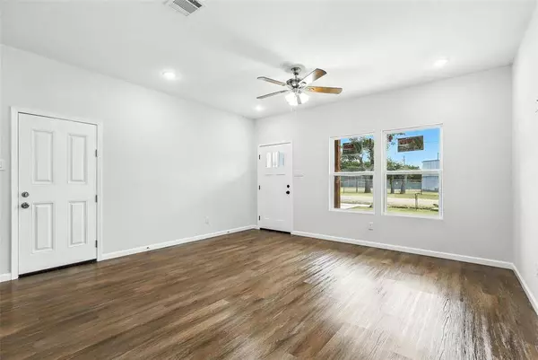 922 Scenic Drive, Granbury, TX 76048