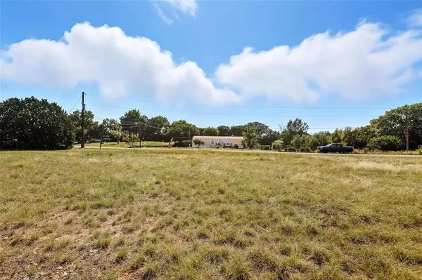 3102 Hilltop Court, Granbury, TX 76048