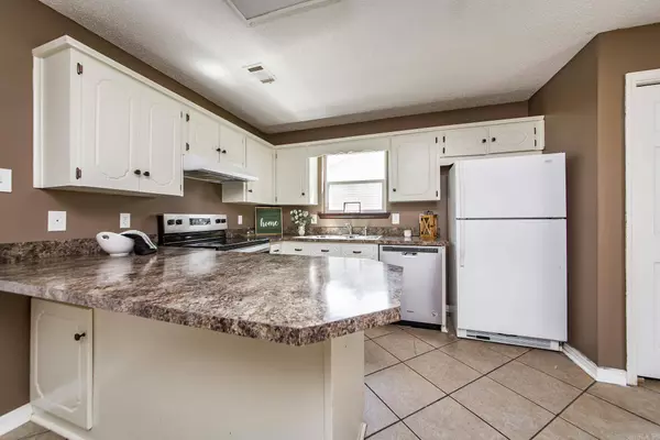 12 Knollwood, Cabot, AR 72023