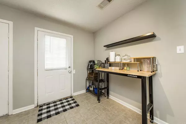 13 Fieldcrest Ln, Cabot, AR 72023