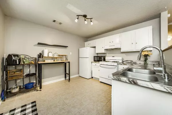 13 Fieldcrest Ln, Cabot, AR 72023