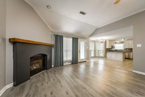 216 Chantilly Cir, Maumelle, AR 72113