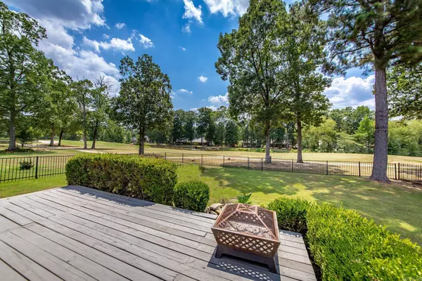 216 Chantilly Cir, Maumelle, AR 72113