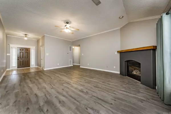 216 Chantilly Cir, Maumelle, AR 72113