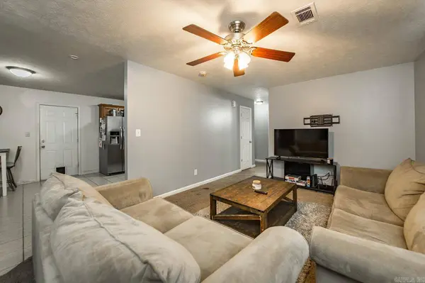 100 E Lauren Road, Searcy, AR 72143