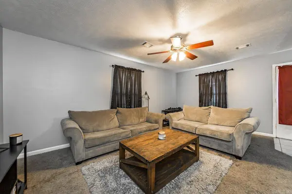 100 E Lauren Road, Searcy, AR 72143