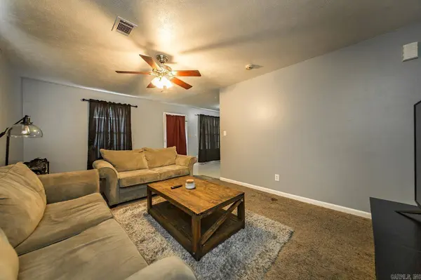 100 E Lauren Road, Searcy, AR 72143