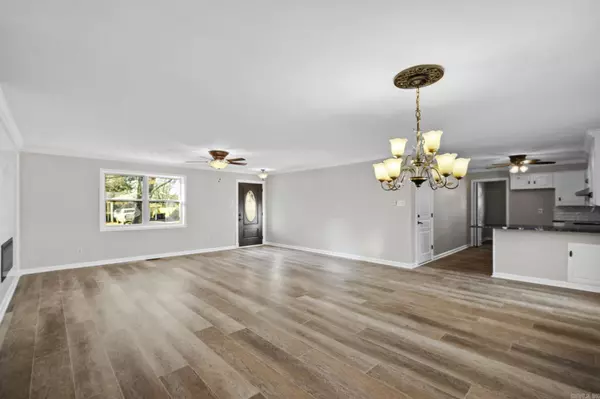 22 Oakwood Dr, Cabot, AR 72023